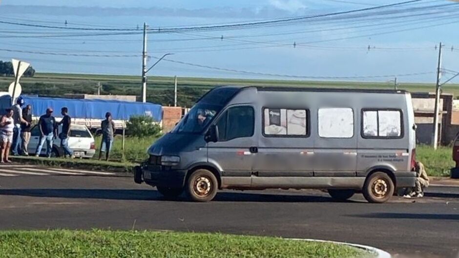O acidente ocorreu na manhã deste sábado (15)