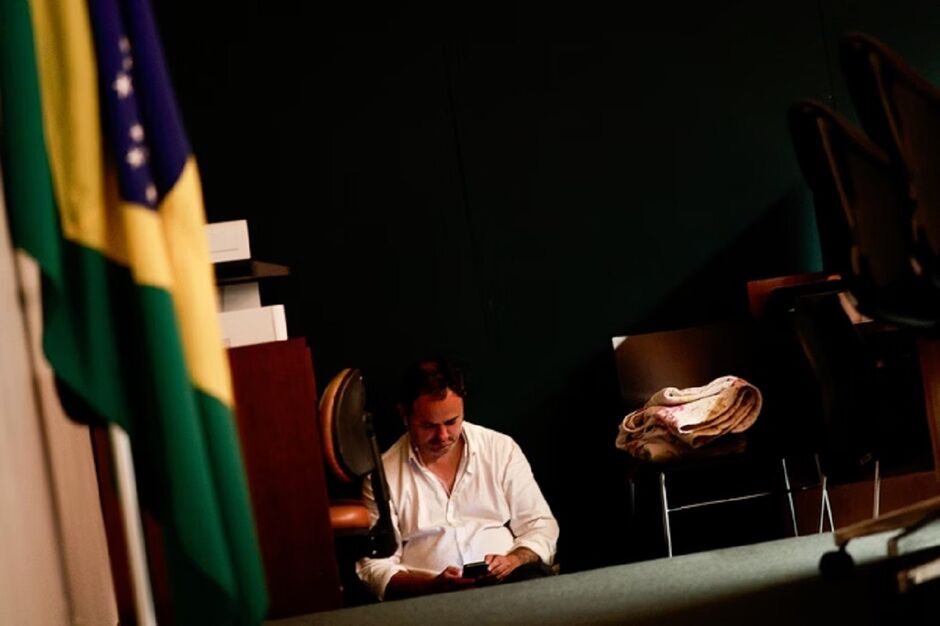 Glauber Braga dormiu no chão da Câmara 