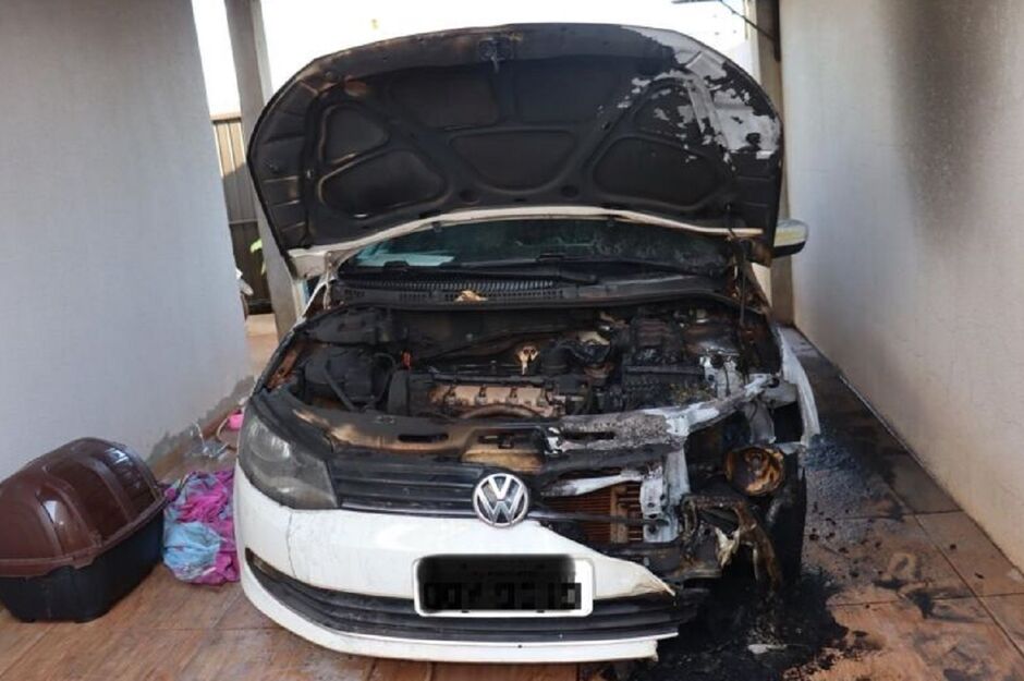 Bomba incendiária queimou carro de mulher em Mundo Novo 