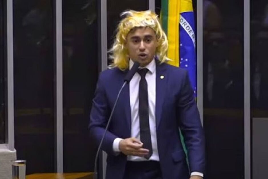 Nikolas se vestiu de ''Nikole''