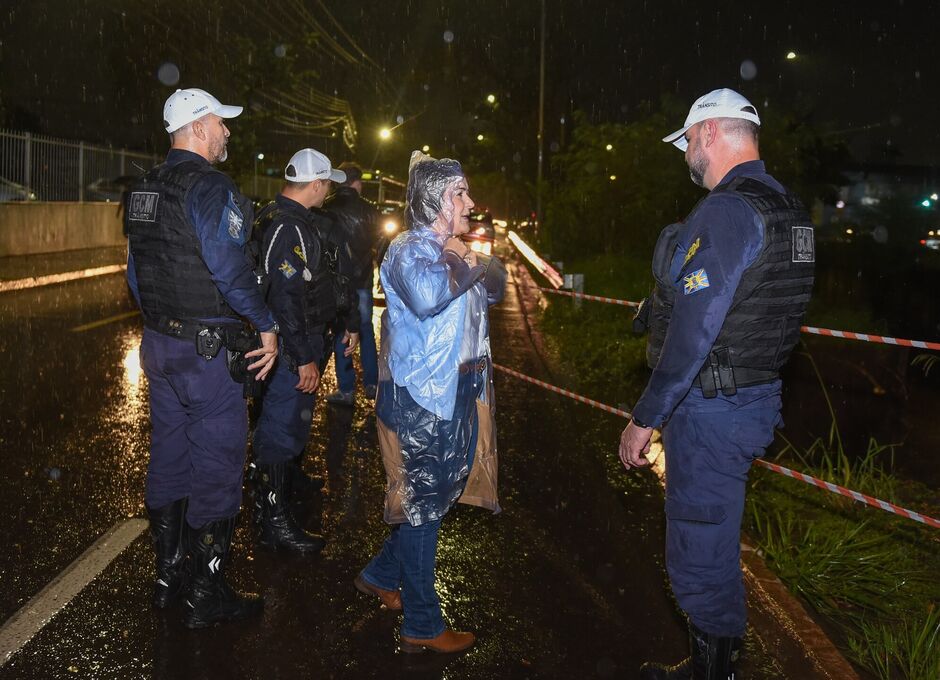 Mais de 25 equipes da Prefeitura foram mobilizadas para atender as ocorrências