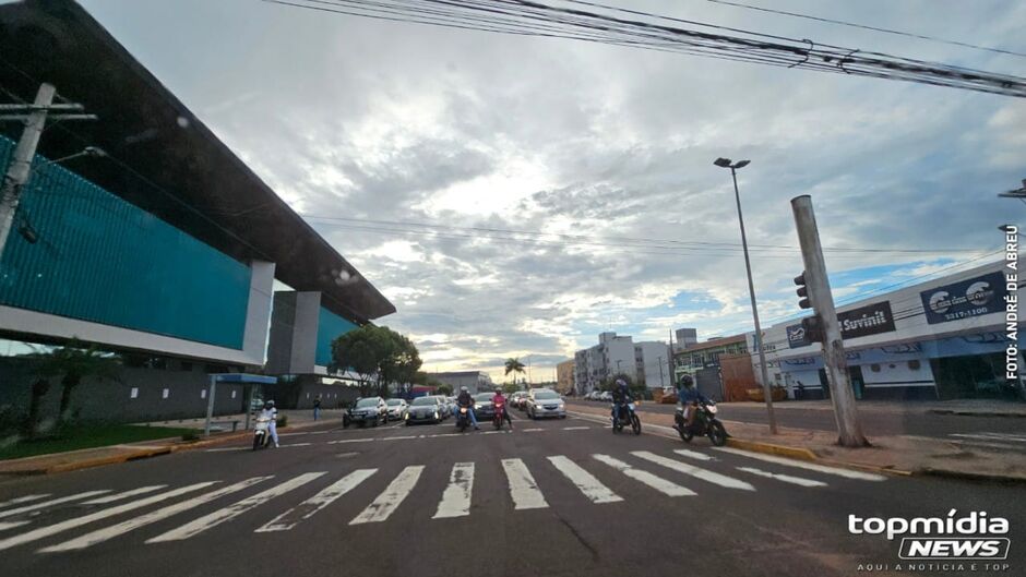 Devido à disponibilidade de umidade, podem ocorrer pancadas de chuvas isoladas