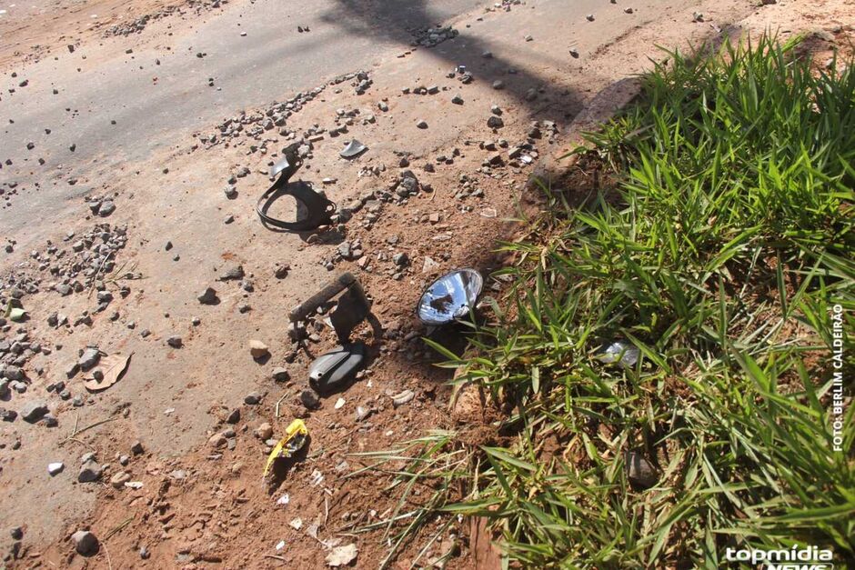 O motociclista Jeferson Correia Soares, de 40 anos morreu ao perder o controle do veículo e bater em um poste