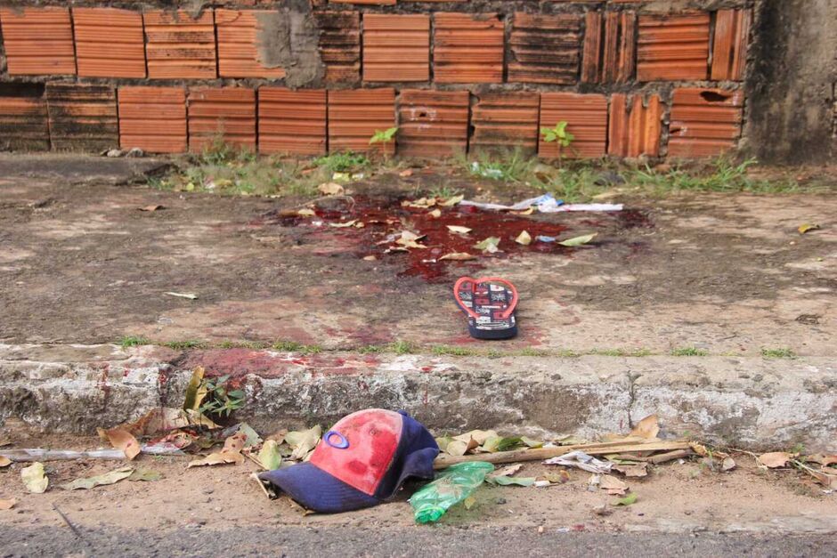 O suspeito não foi identificado e fugiu do local antes da chegada das autoridades