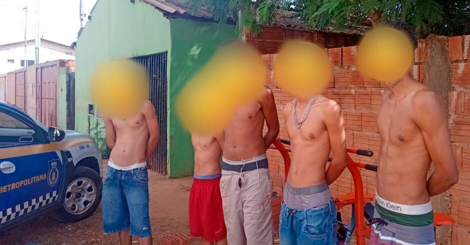 Jovens chegaram a ser levados para a delegacia no dia