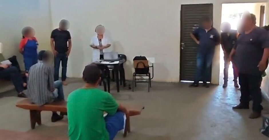 Atendimento é feito em uma sala cedida por uma igreja no Chácara das Mansões
