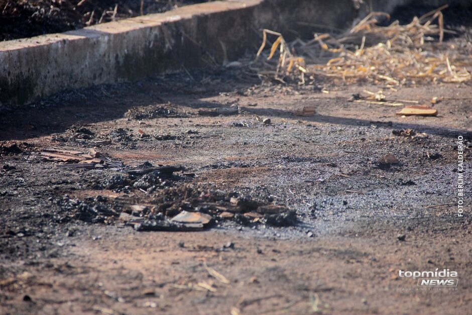 Os corpos foram encontrados após um incêndio na vegetação da Rua Desembargador Ernesto Borges