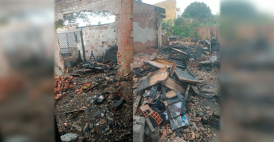 Casa ficou destruída e causa do incêndio ainda não foi confirmada