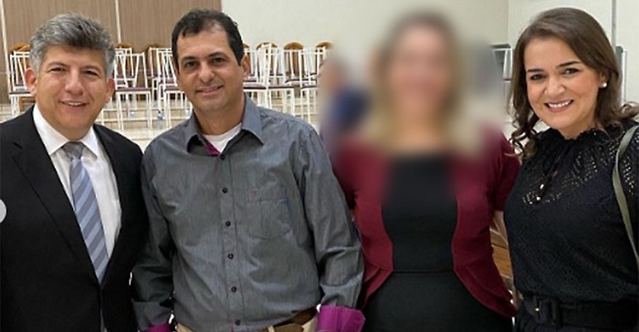 Adriane nomeia pastores da própria igreja