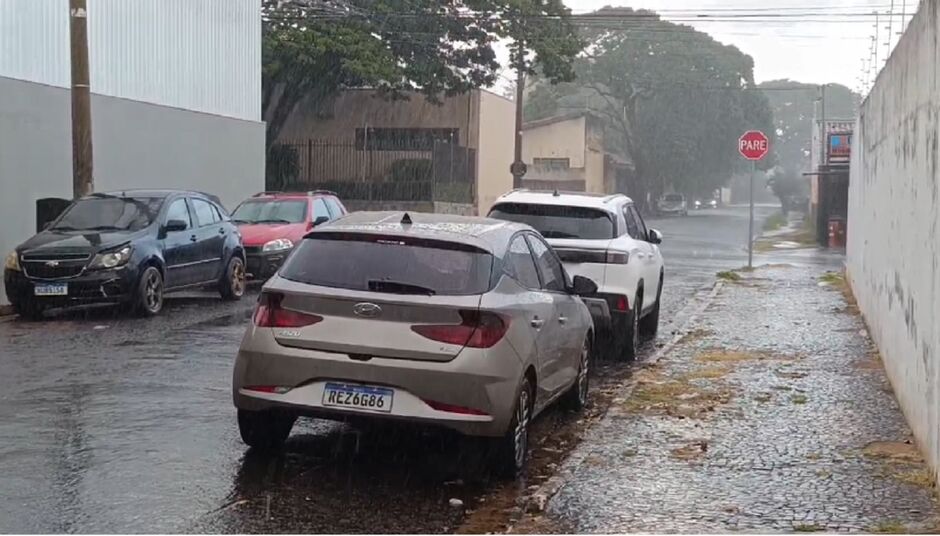 Chuva é sinal de frente fria se aproximando em MS 