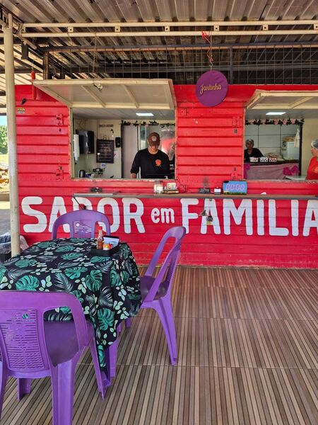Lanches são saborosos e têm preços acessiveis