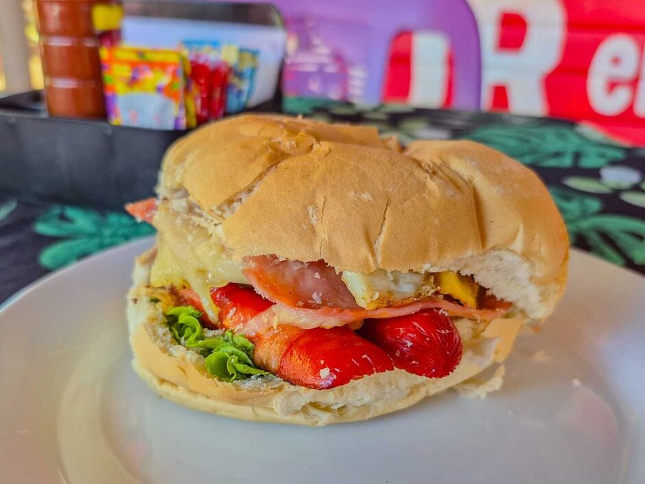 Lanches são saborosos e têm preços acessiveis