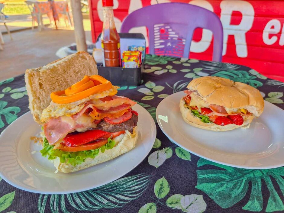 Lanches são saborosos e têm preços acessiveis