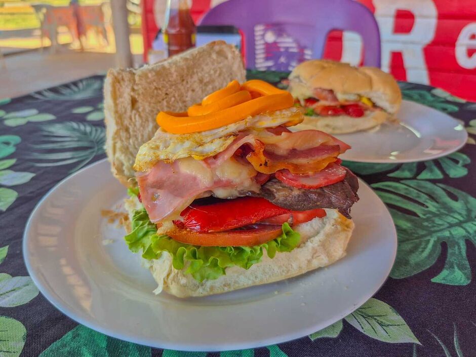 Lanches são saborosos e têm preços acessiveis