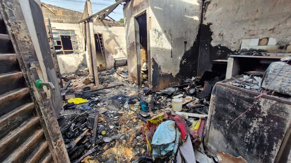 Casa ficou completamente destruída