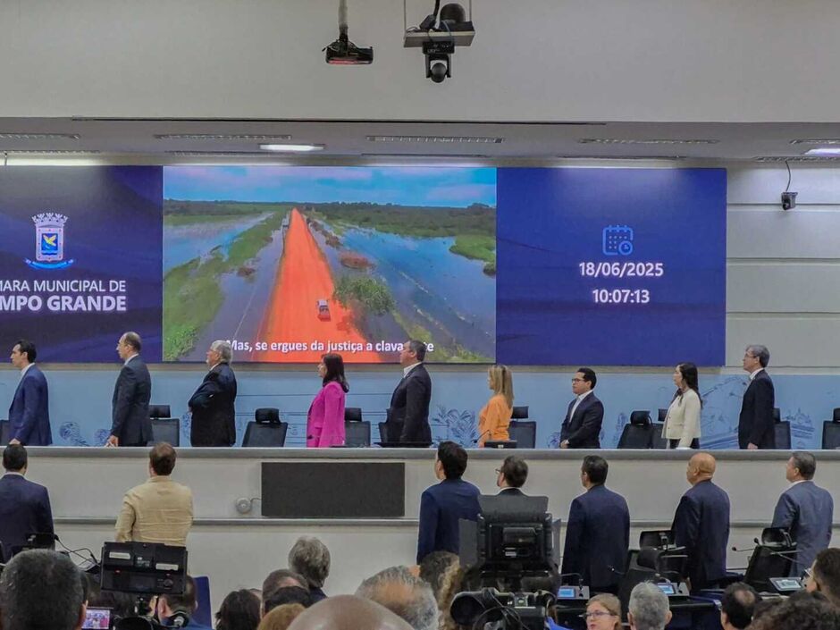 Todo mundo no evento, menos quem?
