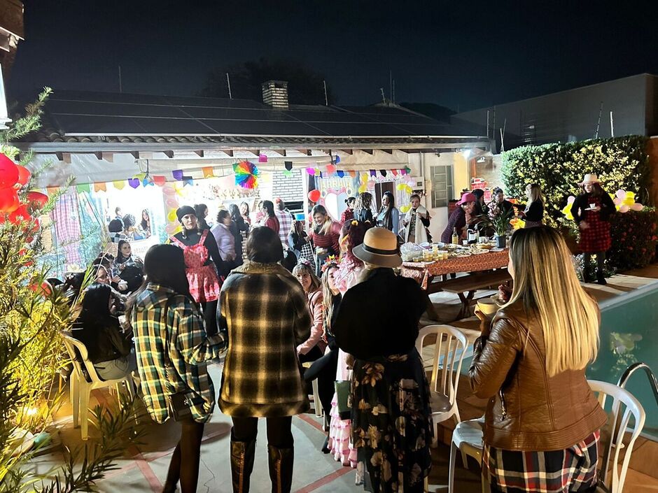 Mulehres do grupo se acolhem e se ajudam