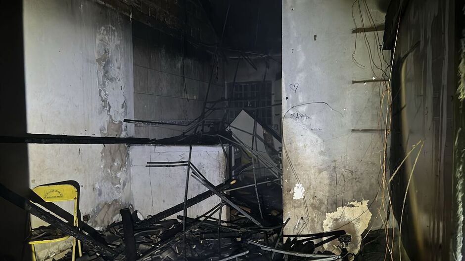 O imóvel foi completamente destruído pelo incêndio 