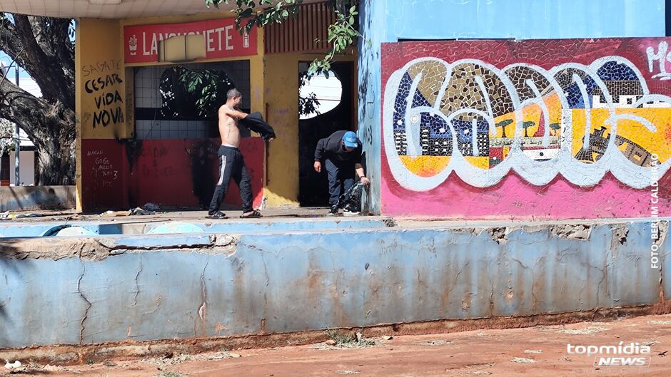 Relatos de violência, mau cheiro e insegurança são constantes