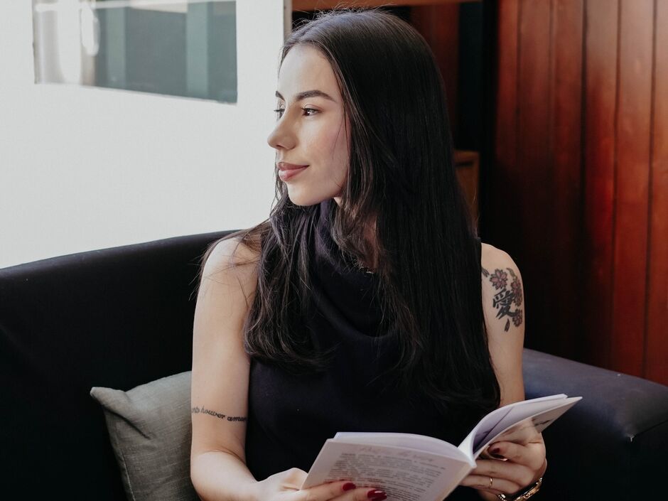 De vento em popa: Karol também já prepara outros trabalhos literários para o futuro