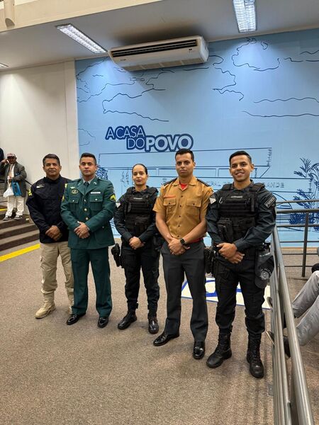 Oziel e os filhos policiais e bombeiro militar 