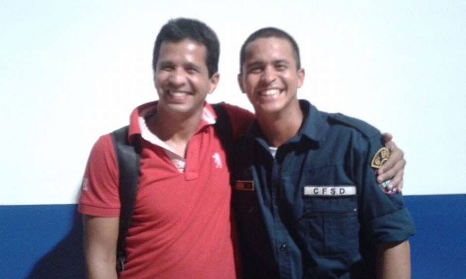 Oziel e os filhos policiais e bombeiro militar 