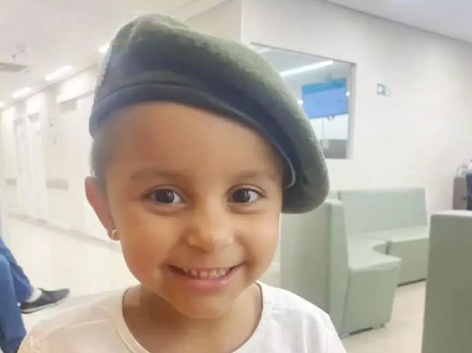 Criança fazia tratamento conta tipo raro da doença 