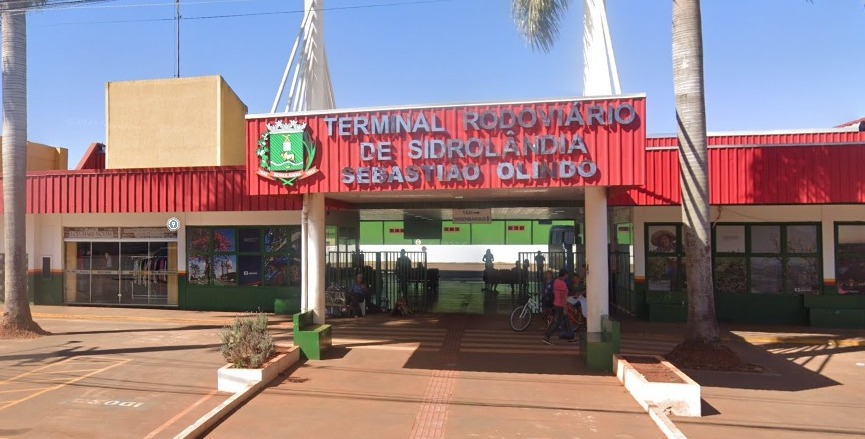 O condutor teria tirado o menor do veículo e o deixado sozinho 