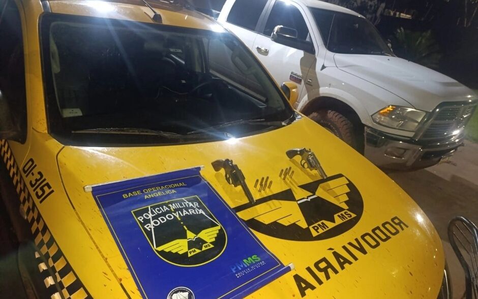 Com os sequestrados, as equipes encontraram duas armas 