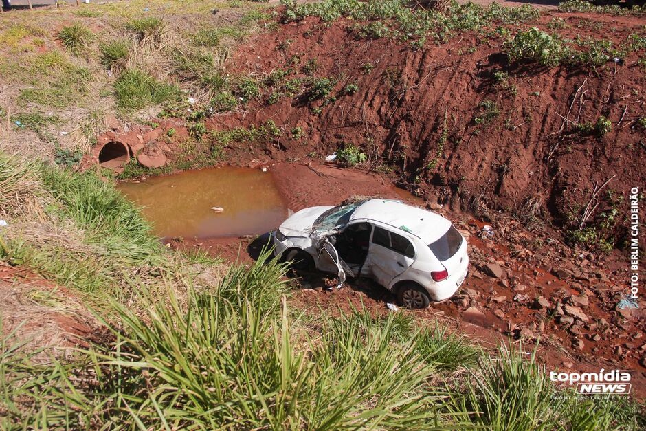 O condutor foi socorrido e levado para a Santa Casa