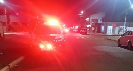 A vítima foi socorrida e levada para o hospital