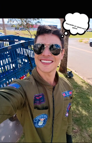 William vende doces no sinal em Campo Grande