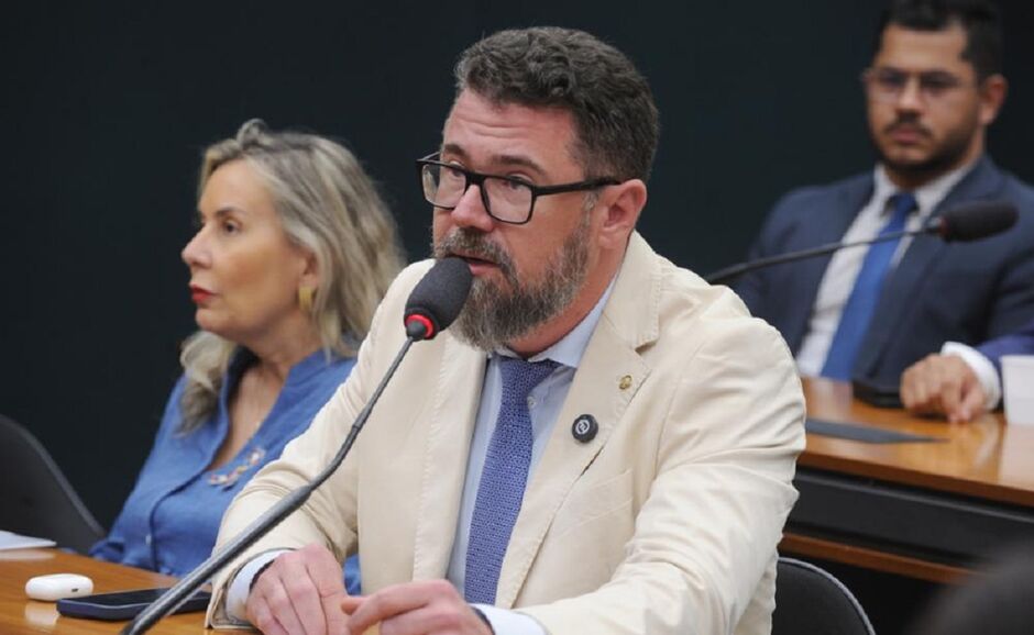 Pollon vê contrato irregular da AGU 