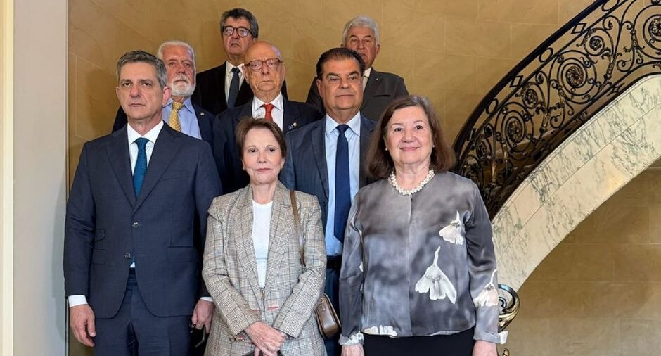 Senadora lamenta ações de Lula e Eduardo Bolsonaro 