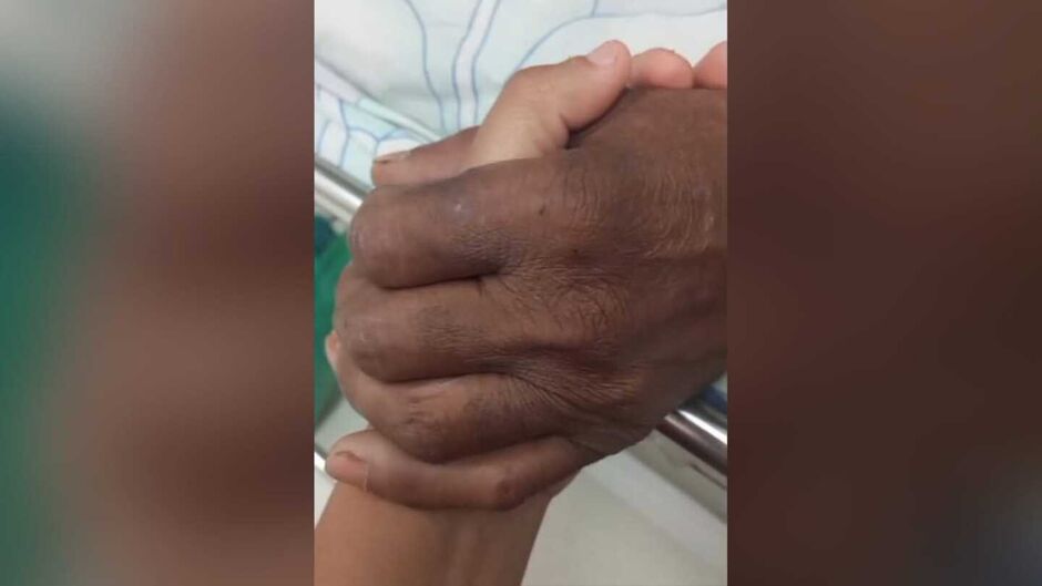 Ele segue internado no posto de saúde