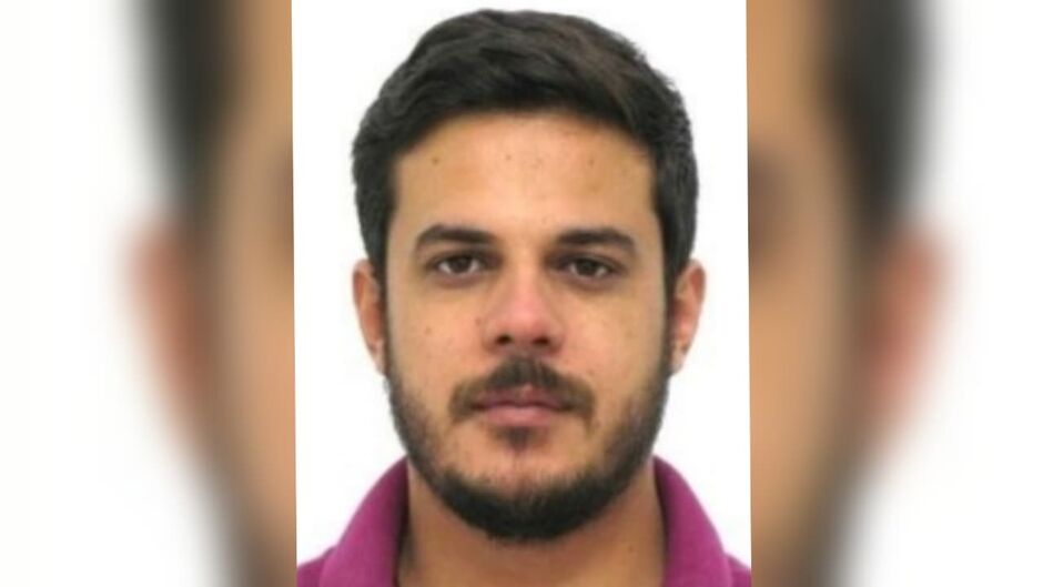 Corretor fio solto após pagamento de fiança 
