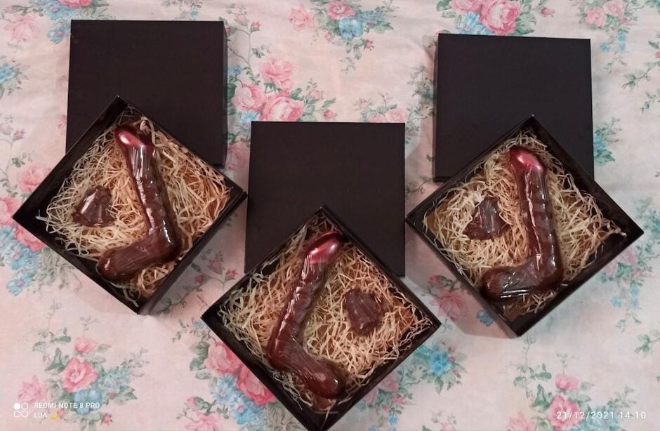 Luana capricha nos detalhes conforme a encomenda do cliente