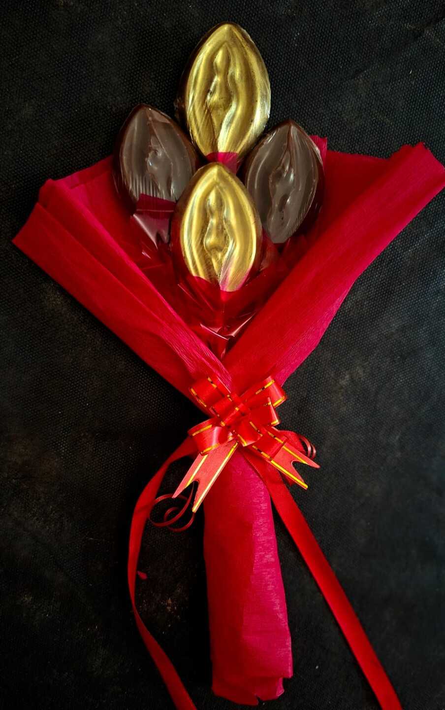 Luana capricha nos detalhes conforme a encomenda do cliente