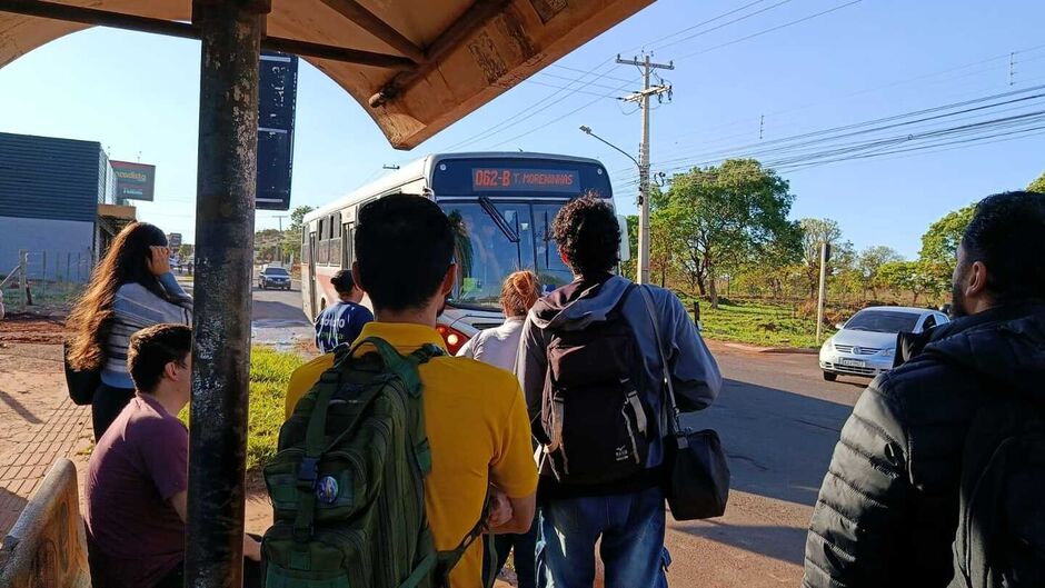 Esperou o ônibus hoje? Saiba o que aconteceu