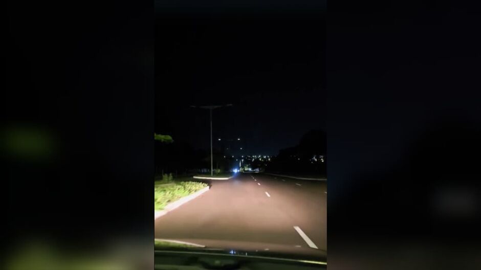 Morador ironizou ''pisca-pisca'' em avenida 
