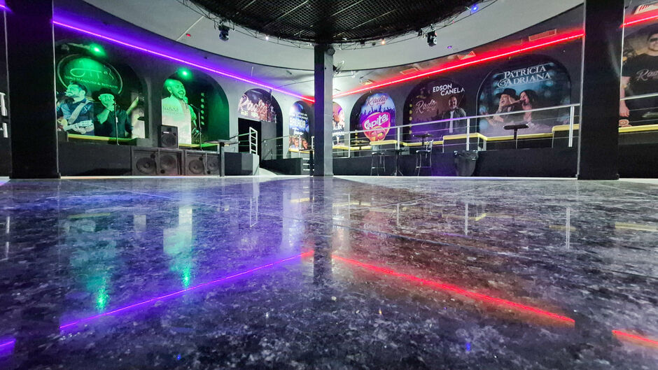 Boate volta com  proposta de apoio a artistas locais 