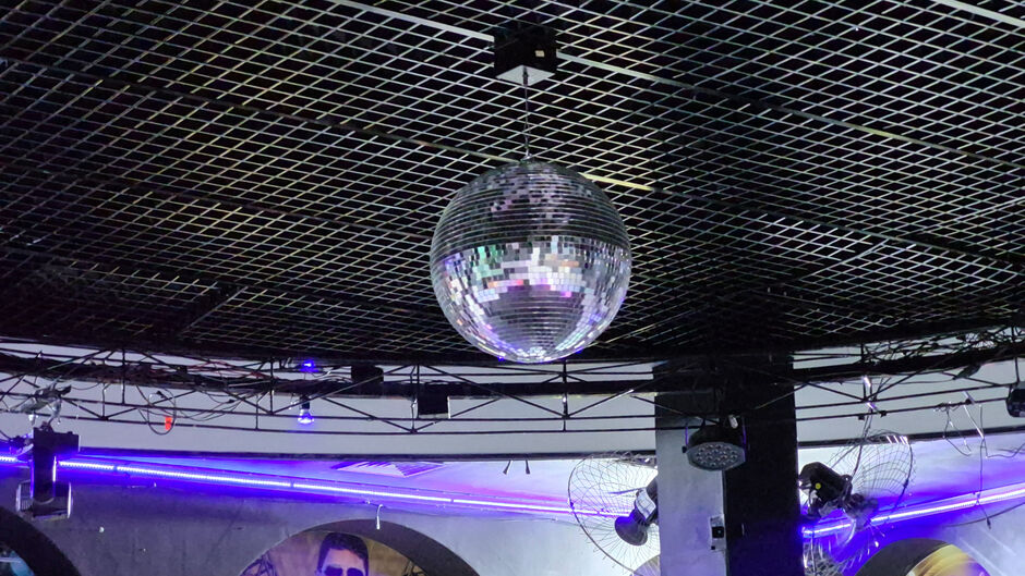 Boate volta com  proposta de apoio a artistas locais 