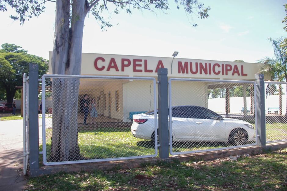 Mesmo com calor escaldante, pessoas passam sede durante velórios