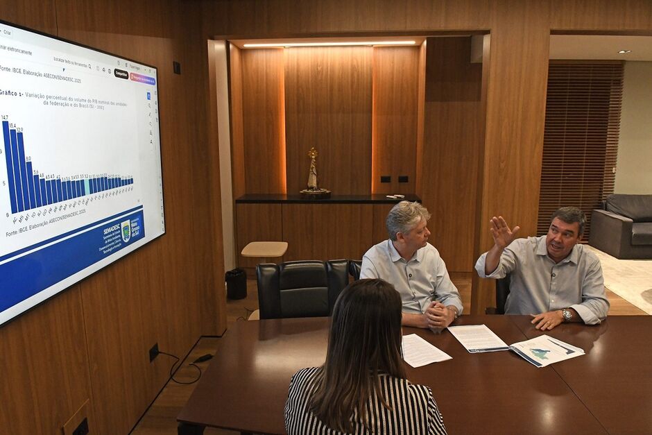 Riedel e secretário celebraram conquista 