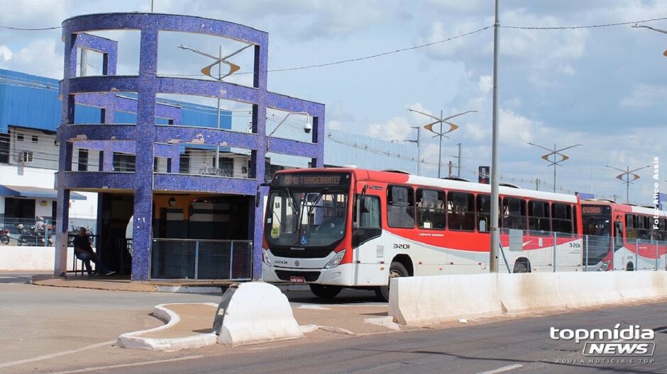 Trabalhadores estão revoltados com atraso 