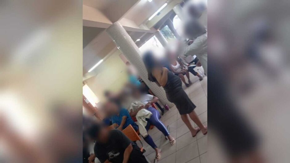 Posto cheio e sem atendimento desde cedo