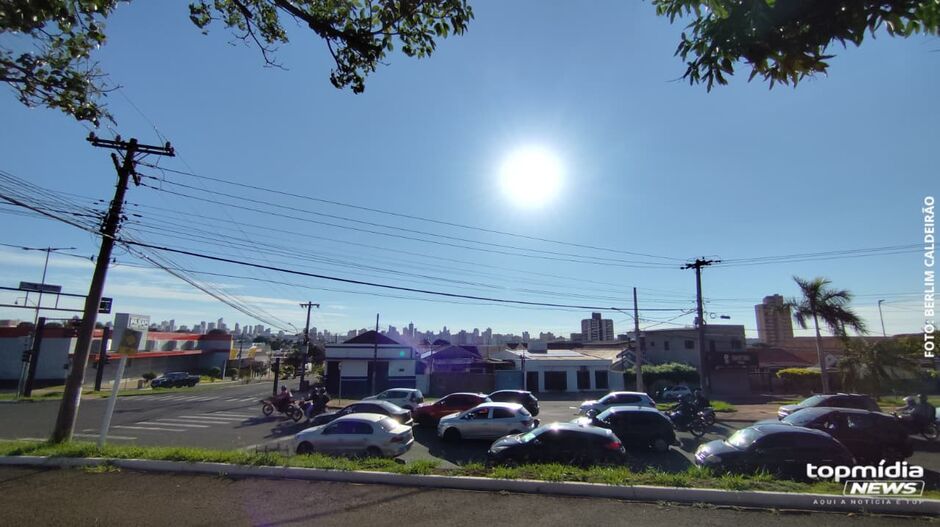 Céu amanhece limpo em Campo Grande 