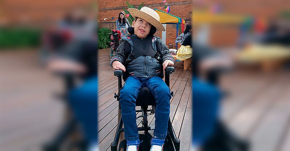 Ryan enfrenta uma série de desafios de saúde, como paralisia cerebral grave, síndrome de West, microcefalia e hidrocefalia