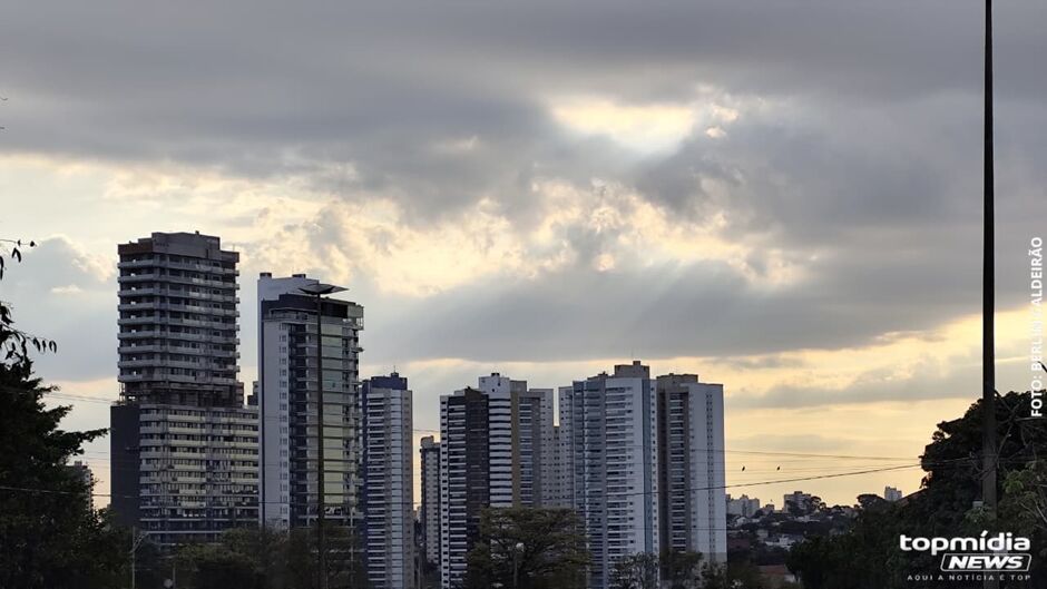 Capital amanhece nublada