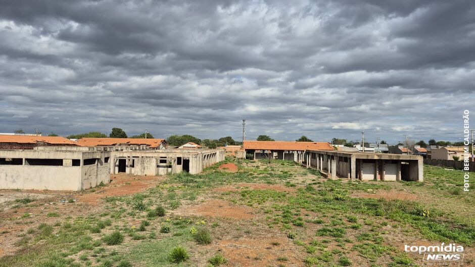 Obra paralisada na Vila Natália